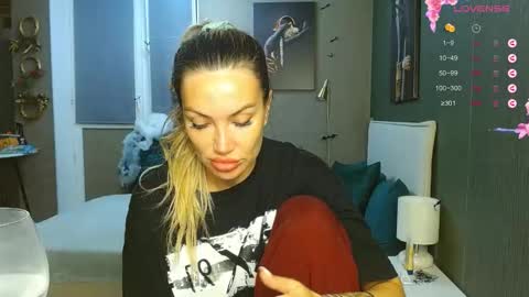 Therapist online show from 11-04-25, 03:22