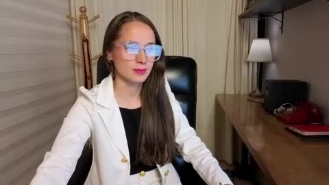 Snapshot of kate_thompson_ chatting on 04-25-26, 11:24 Kathe online show from 04-25-26, 11:24