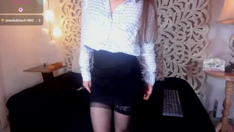 Snapshot of kate_thompson_ chatting on 05-09-26, 11:04 Kathe online show from 05-09-26, 11:04