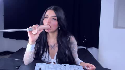 Snapshot of katee_campbell chatting on 10-28-25, 04:05 Katee online show from 10-28-25, 04:05