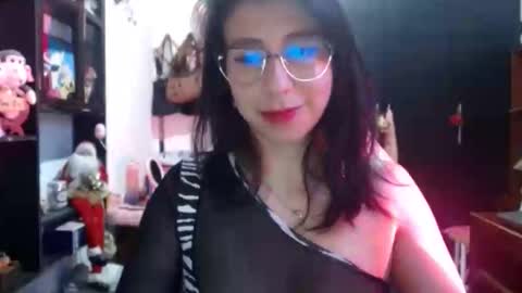 Snapshot of kateeen18 chatting on 05-17-26, 05:27 Kateeen18 online show from 05-17-26, 05:27