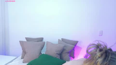 Snapshot of katejolie chatting on 06-11-26, 06:00 Help me with rate thanks online show from 06-11-26, 06:00