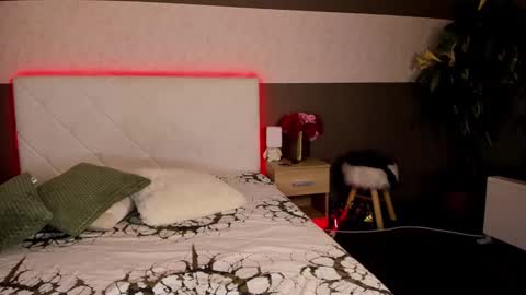 Snapshot of kateowyns chatting on 12-05-24, 01:06 KateOwyns online show from 12-05-24, 01:06