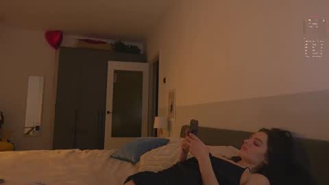 Snapshot of katesee chatting on 02-17-26, 11:33 katesee online show from 02-17-26, 11:33