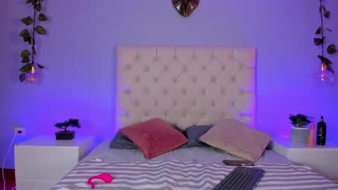 Snapshot of katherinee_scott chatting on 05-09-26, 09:09 your kathe online show from 05-09-26, 09:09