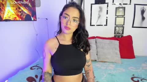 Snapshot of kathhoney1 chatting on 11-08-25, 03:29 Kath online show from 11-08-25, 03:29