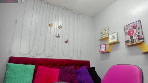 Snapshot of kathina_giraldo chatting on 01-28-25, 12:54 Paola online show from 01-28-25, 12:54