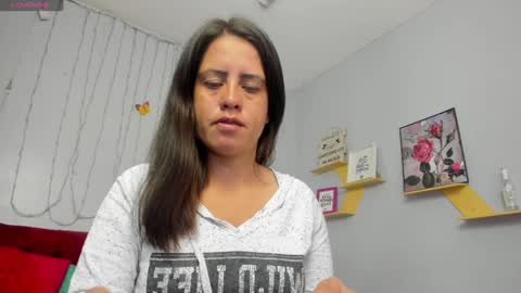 Snapshot of kathina_giraldo chatting on 01-30-25, 01:21 Paola online show from 01-30-25, 01:21