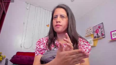 Snapshot of kathina_giraldo chatting on 03-08-25, 07:31 Paola online show from 03-08-25, 07:31