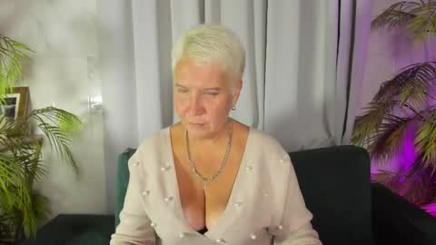 Snapshot of kathy_sunn chatting on 09-29-25, 07:02 Kathy online show from 09-29-25, 07:02