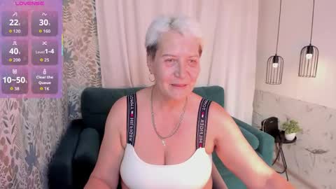 Snapshot of kathy_sunn chatting on 06-10-26, 03:00 Kathy online show from 06-10-26, 03:00