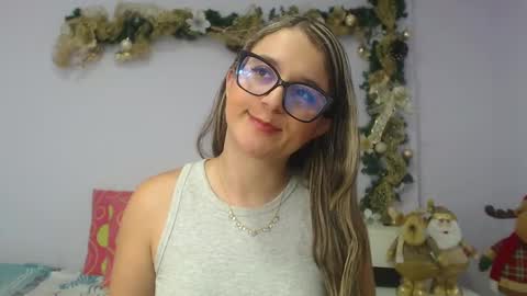 Snapshot of katia_foxx chatting on 12-29-24, 12:01 Khaterine online show from 12-29-24, 12:01