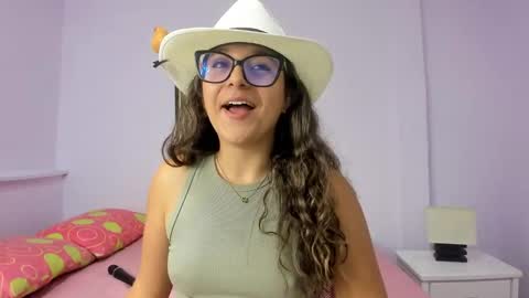 Snapshot of katia_foxx chatting on 01-06-25, 06:31 Khaterine online show from 01-06-25, 06:31