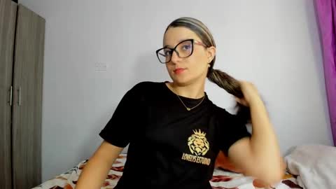 Snapshot of katia_foxx chatting on 01-25-25, 12:37 Khaterine online show from 01-25-25, 12:37