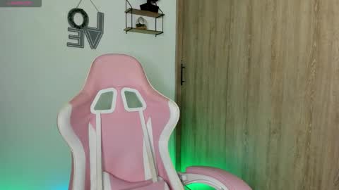 Katie online show from 11-06-25, 05:19