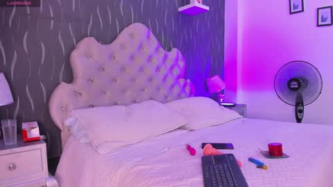 Snapshot of katierouge chatting on 12-14-24, 01:28 Katie online show from 12-14-24, 01:28