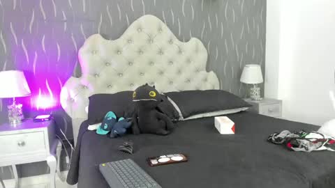 Snapshot of katierouge chatting on 12-26-24, 06:09 Katie online show from 12-26-24, 06:09