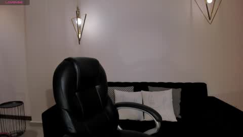 Snapshot of katiestonne chatting on 01-21-25, 03:04 Kate Stonne online show from 01-21-25, 03:04