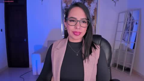Snapshot of katiestonne chatting on 09-11-25, 02:44 Kate Stonne online show from 09-11-25, 02:44