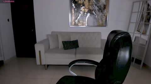 Snapshot of katiestonne chatting on 09-12-25, 02:22 Kate Stonne online show from 09-12-25, 02:22