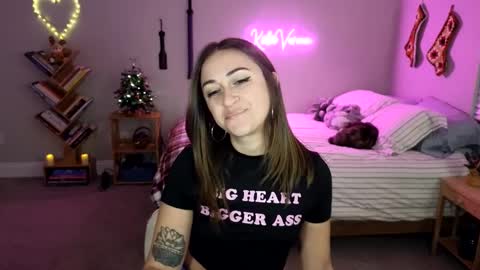 Snapshot of katieverona chatting on 12-22-24, 01:34 Katie Verona online show from 12-22-24, 01:34