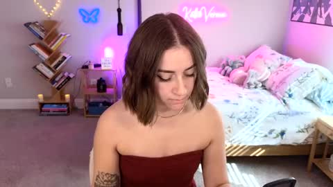 Snapshot of katieverona chatting on 01-26-25, 07:31 Katie Verona online show from 01-26-25, 07:31