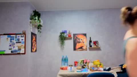 katniss_k online show from 12-14-25, 01:49