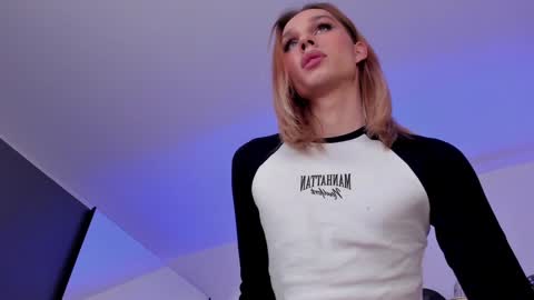 Snapshot of katrinewest chatting on 01-25-25, 10:28 Katrin online show from 01-25-25, 10:28