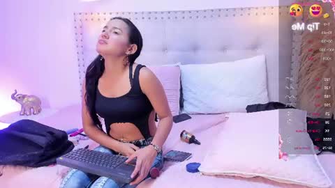 Snapshot of katty_cute19 chatting on 06-10-26, 04:23 katty_cute19 online show from 06-10-26, 04:23