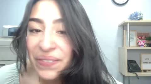 katty_love01 online show from 09-17-25, 03:35