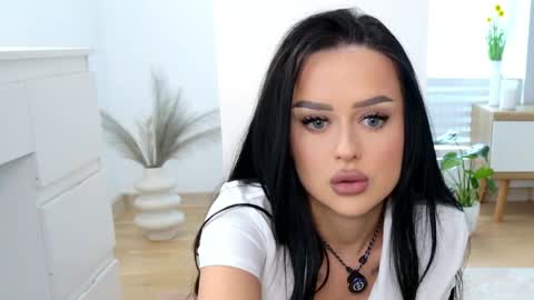 Katty Perry online show from 05-02-26, 02:11