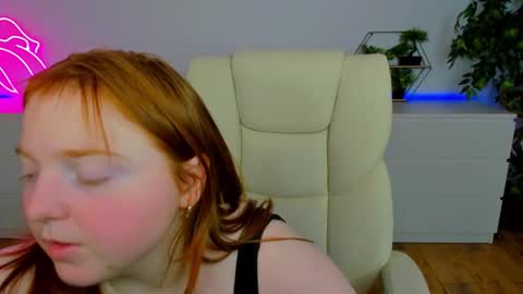 Snapshot of katty_rose8 chatting on 02-22-26, 07:01 Katty online show from 02-22-26, 07:01