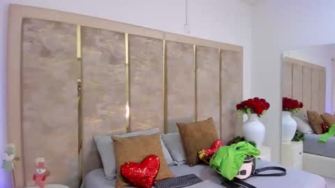 KattyaRogers online show from 12-22-25, 07:33