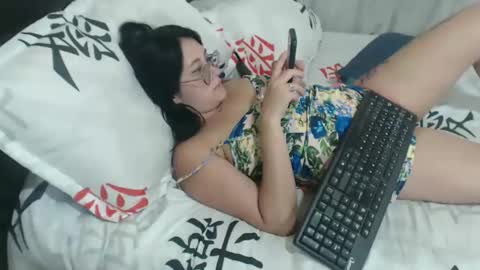 Snapshot of katy_bello chatting on 02-15-25, 09:15 katy online show from 02-15-25, 09:15