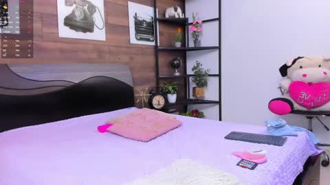 Snapshot of katyablonding chatting on 02-21-25, 01:11 salo online show from 02-21-25, 01:11