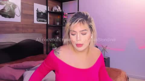 Snapshot of katyablonding chatting on 09-11-25, 03:12 salo online show from 09-11-25, 03:12