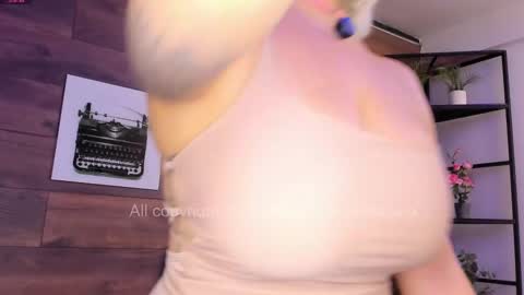 Snapshot of katyablonding chatting on 10-10-25, 06:18 salo online show from 10-10-25, 06:18