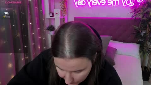 Kate online show from 05-12-26, 06:32