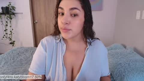 Snapshot of katybloom_ chatting on 05-12-26, 09:12 online show from 05-12-26, 09:12