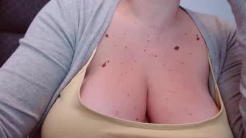 Snapshot of katynextdoor chatting on 10-29-25, 06:26 Katy online show from 10-29-25, 06:26