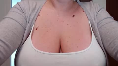 Snapshot of katynextdoor chatting on 11-09-25, 06:12 Katy online show from 11-09-25, 06:12