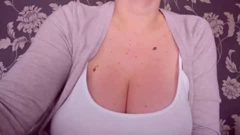 Snapshot of katynextdoor chatting on 02-12-26, 07:36 Katy online show from 02-12-26, 07:36