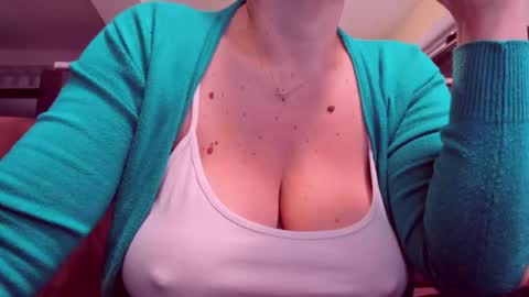 Snapshot of katynextdoor chatting on 03-19-26, 06:39 Katy online show from 03-19-26, 06:39