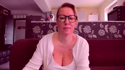 Snapshot of katynextdoor chatting on 03-24-26, 06:18 Katy online show from 03-24-26, 06:18