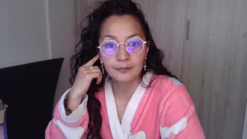  Khawit  online show from 12-15-24, 04:15