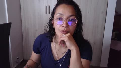  Khawit  online show from 12-15-24, 08:47