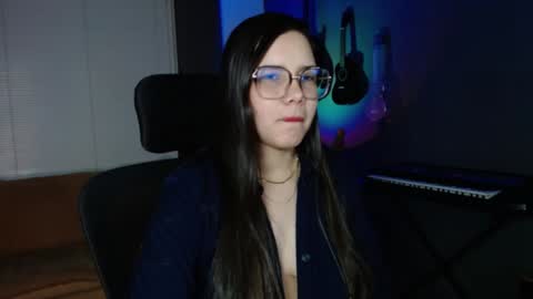 Snapshot of kay_avrill chatting on 12-11-24, 02:41 Kay online show from 12-11-24, 02:41