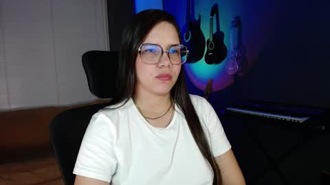 Snapshot of kay_avrill chatting on 12-15-24, 06:29 Kay online show from 12-15-24, 06:29