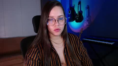 Snapshot of kay_avrill chatting on 01-21-25, 05:27 Kay online show from 01-21-25, 05:27