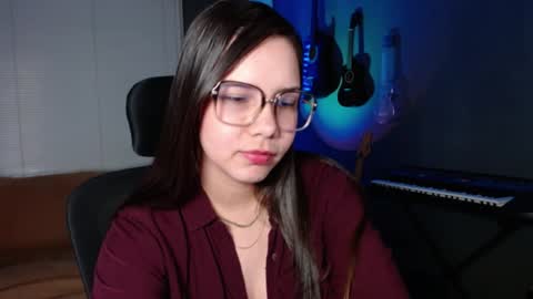 Snapshot of kay_avrill chatting on 01-25-25, 04:34 Kay online show from 01-25-25, 04:34